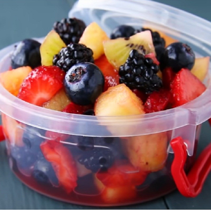 Bước 3 Thành phẩm Salad hoa quả họ Berry sốt chanh