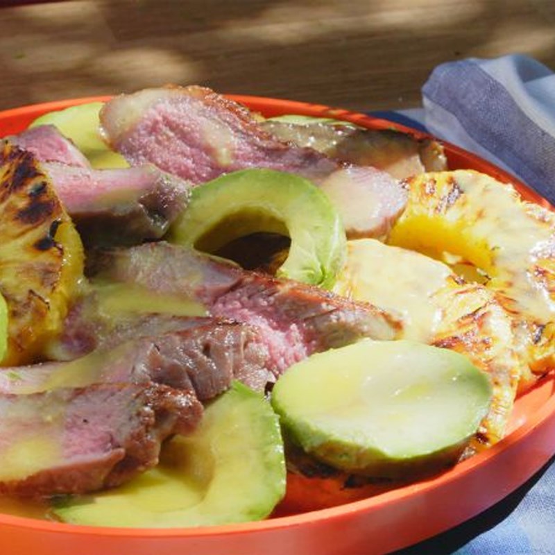 Bước 5 Thành phẩm Salad bơ dứa thịt bò bít tết