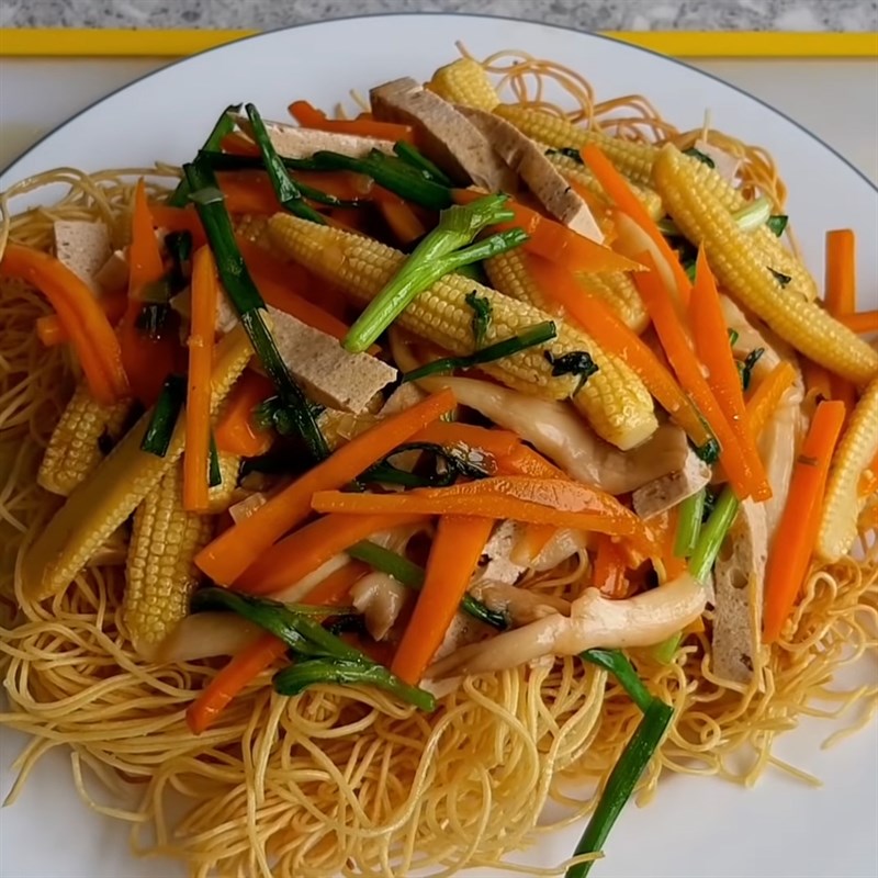 Bước 6 Thành phẩm Mì xào giòn chay bắp non