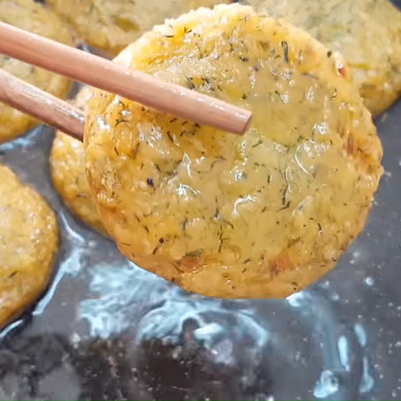 Bước 5 Chiên chả Chả cá chay từ đậu xanh
