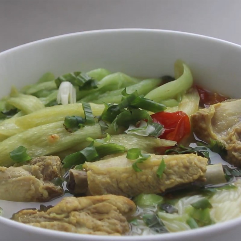 Bước 5 Thành phẩm Bún sườn nấu sấu dọc mùng