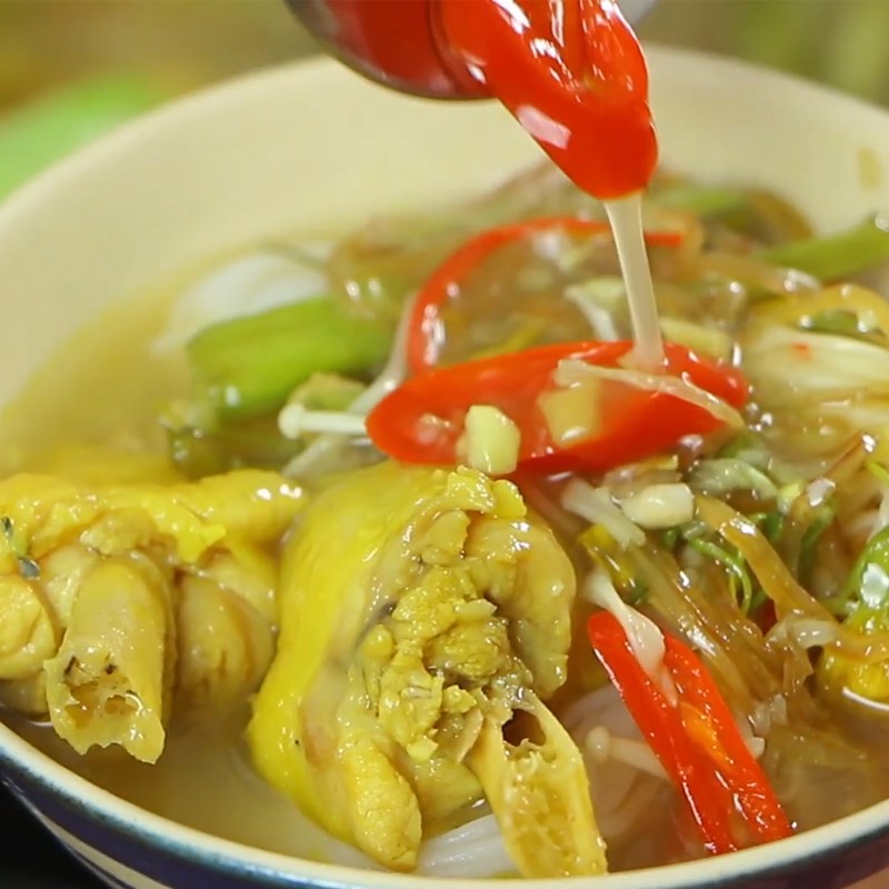 Bước 4 Thành phẩm Lẩu gà lá chúc chua cay