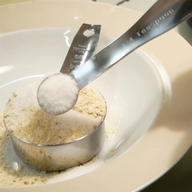 Bước 2 Trộn bột Chả quế chay từ bột mì căn và đậu hũ