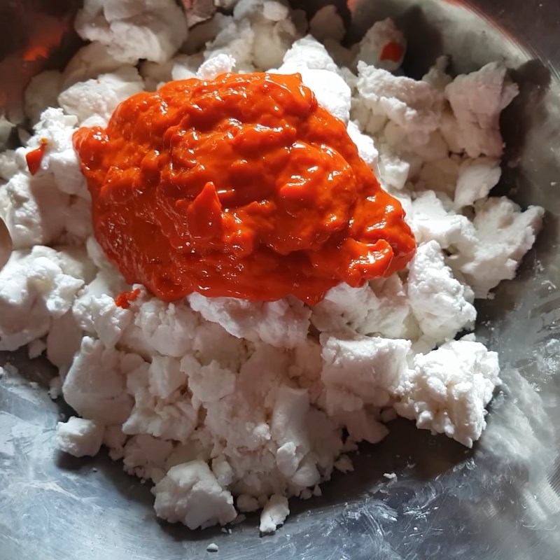 Bước 5 Trộn bột Chè trôi nước gấc nhân sầu riêng
