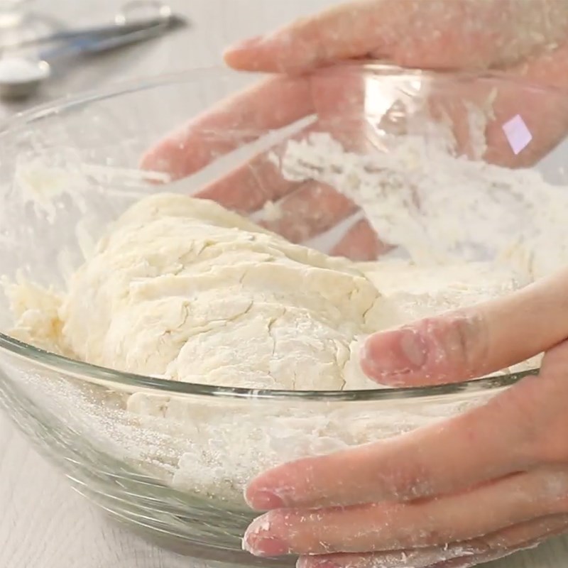 Bước 1 Trộn bột Bánh mì cuộn xúc xích