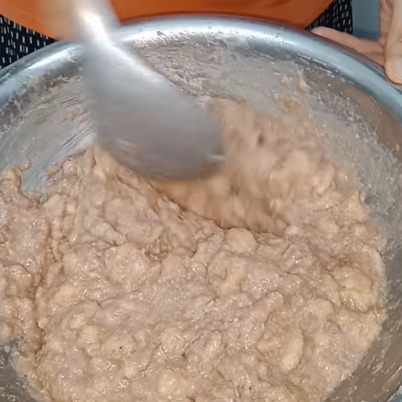 Bước 3 Trộn bột bánh Bánh chuối gạo lứt hấp
