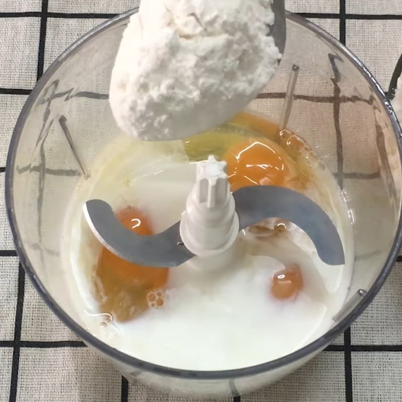 Bước 1 Trộn bột bánh Bánh bông lan bằng máy xay sinh tố và nồi cơm điện