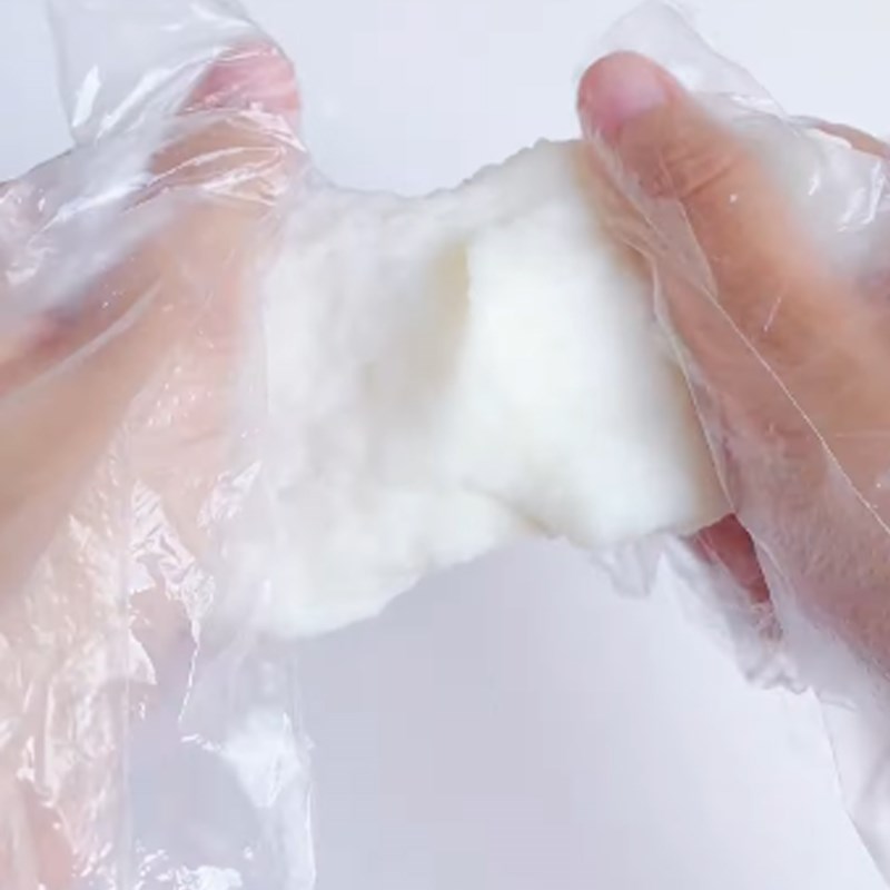 Bước 2 Trộn bột năng và nhồi mịn Bánh gạo tokbokki bằng cơm nguội