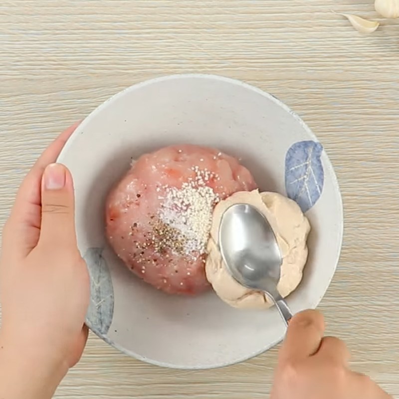 Bước 1 Trộn cá thác lác Canh cá thác lác cà chua nấu ngót