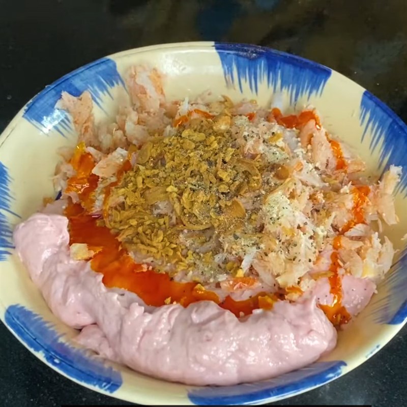 Bước 3 Trộn chả cua Bún bò chả cua