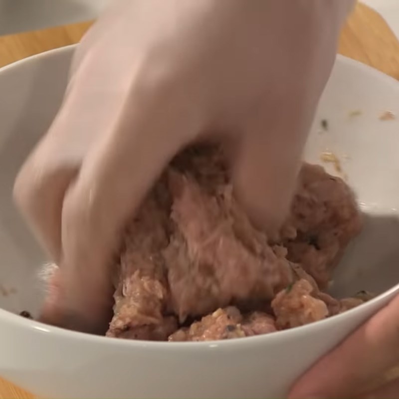 Bước 2 Trộn chả ếch Ếch cuốn lá lốt
