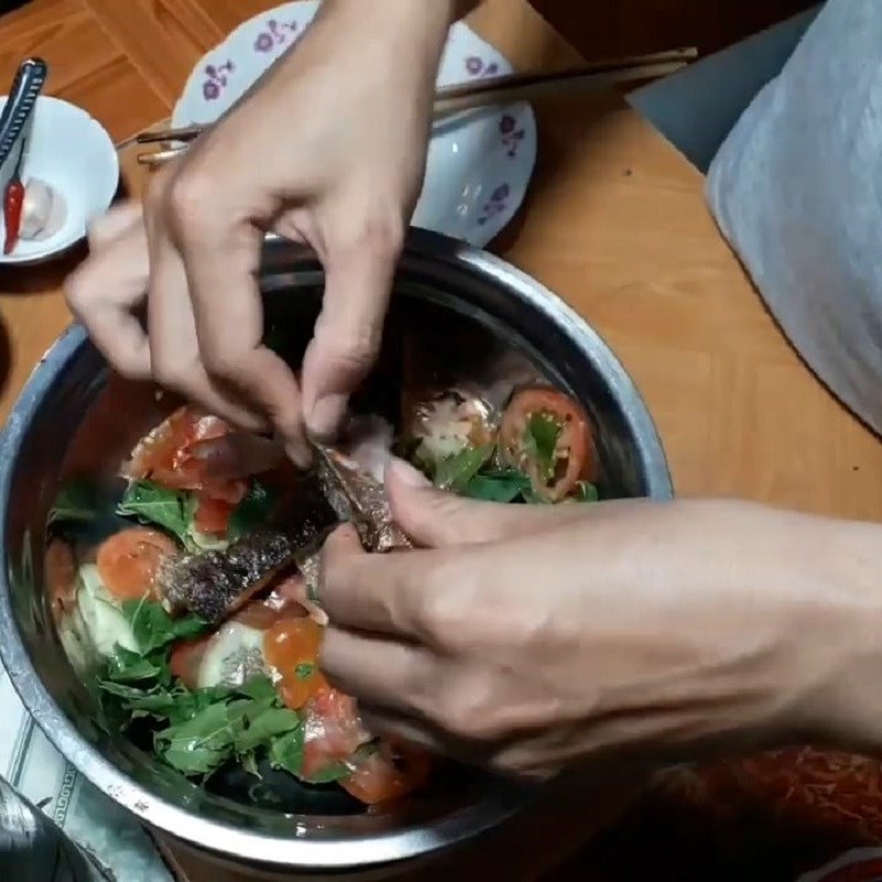 Bước 4 Trộn gỏi Gỏi sầu đâu khô cá lóc