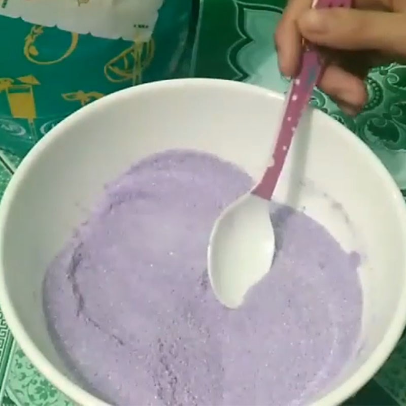 Bước 1 Trộn hỗn hợp pudding Pudding khoai môn từ bột pudding khoai môn