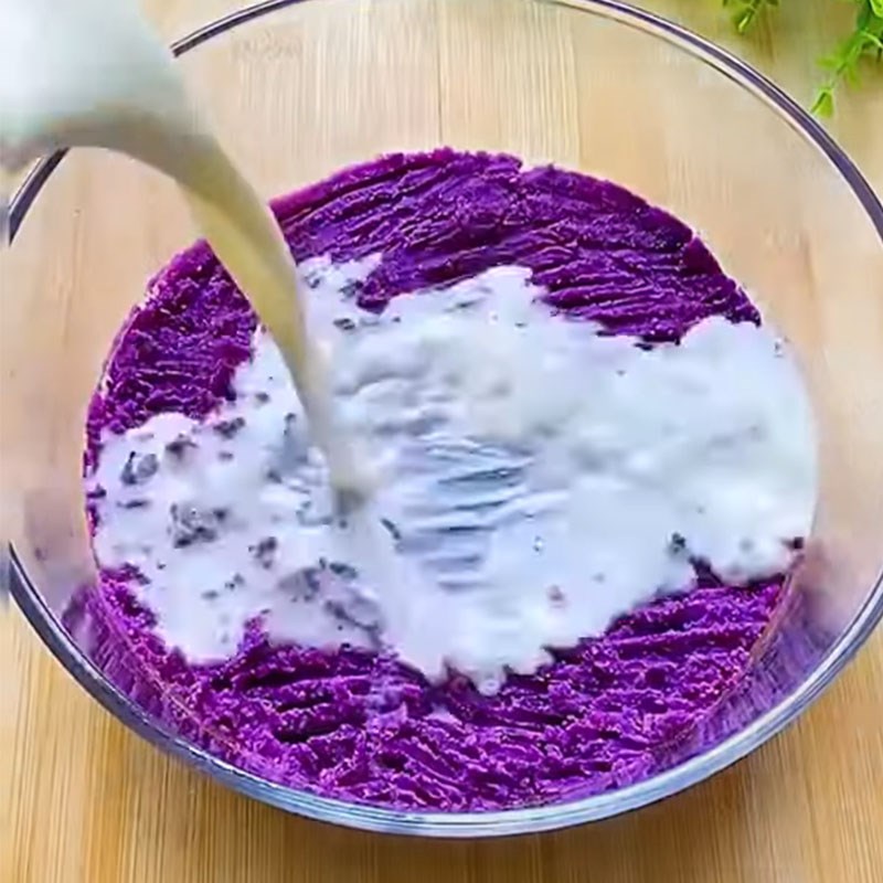Bước 2 Trộn hỗn hợp pudding Pudding khoai môn từ khoai môn tươi