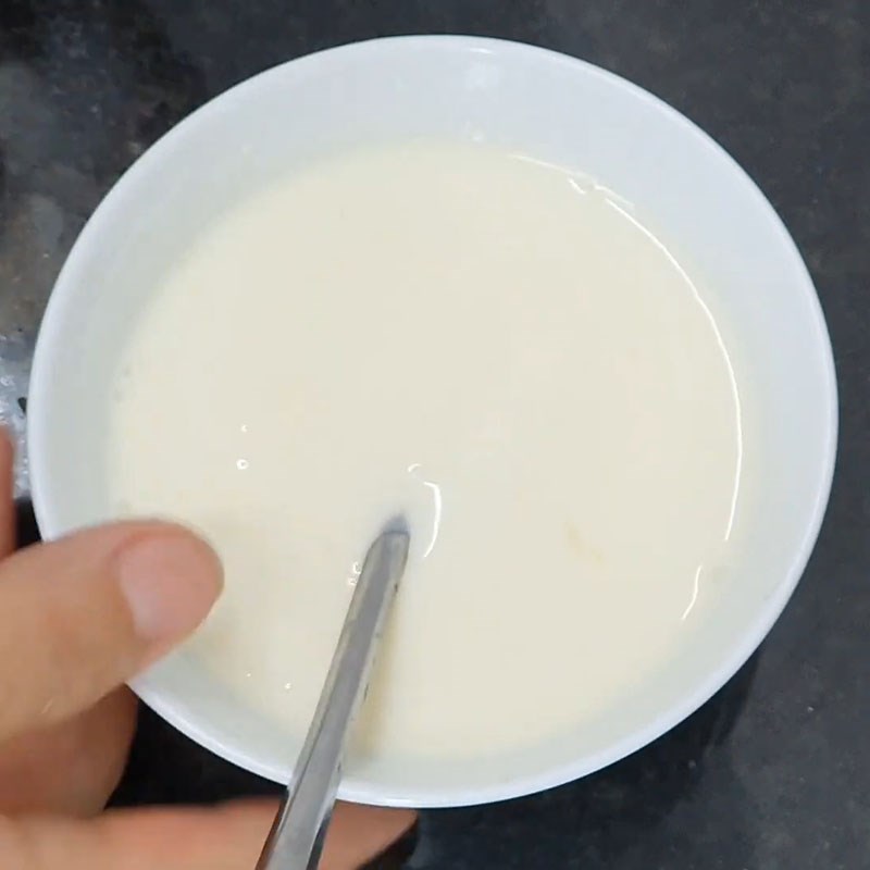 Bước 1 Trộn hỗn hợp sữa chua kem béo Xoài dầm sữa chua