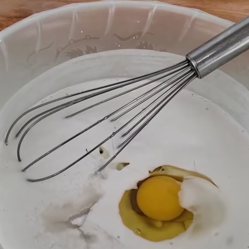 Bước 1 Trộn hỗn hợp trứng đường Bánh bò rễ tre khoai lang tím