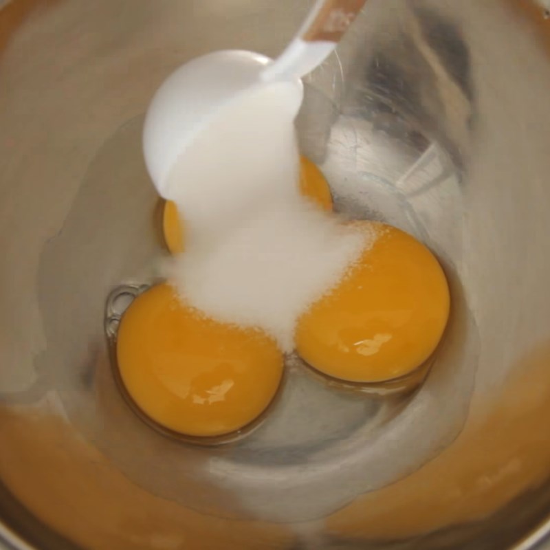 Bước 2 Trộn hỗn hợp trứng sữa Pudding trứng