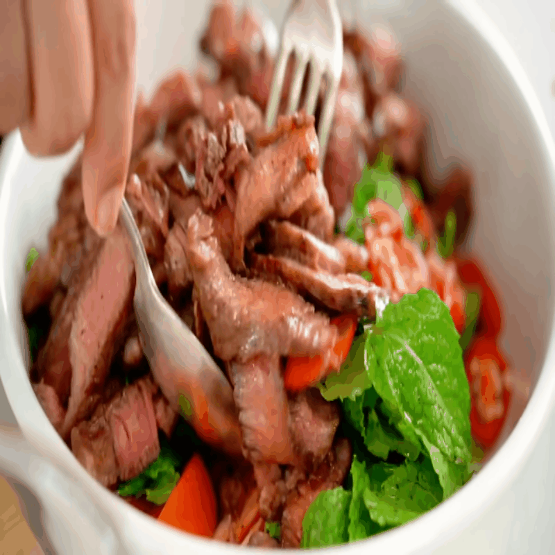 Bước 5 Trộn salad Salad thịt bò kiểu Thái