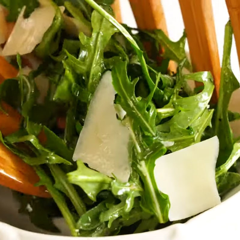 Bước 3 Trộn salad Rocket salad phô mai giấm