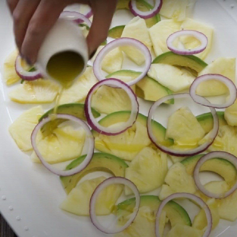 Bước 3 Trộn salad Salad bơ dứa