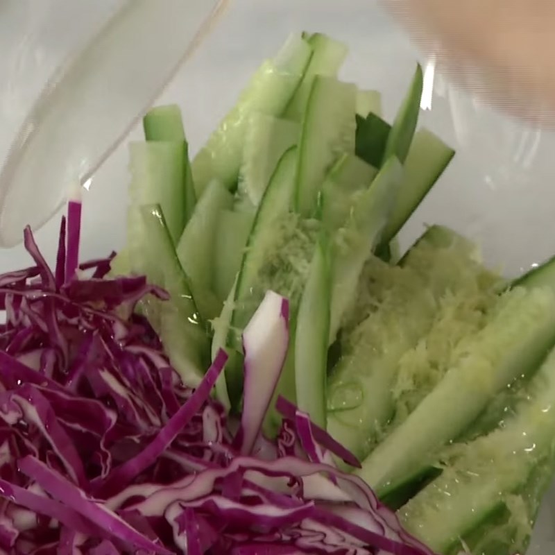 Bước 4 Trộn salad Salad táo với tôm