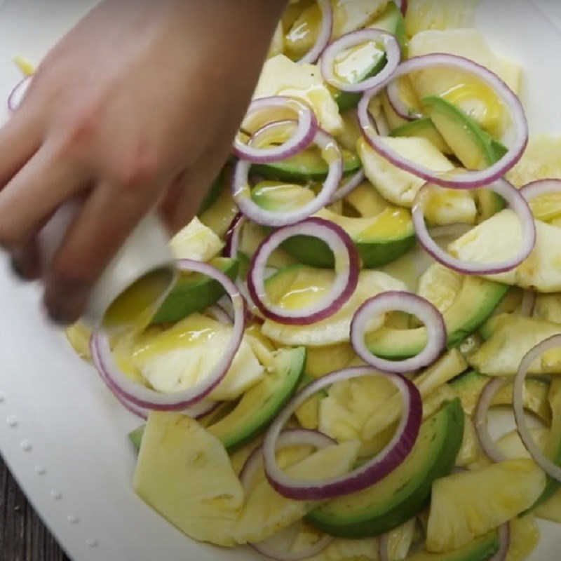 Bước 3 Trộn salad Salad bơ dứa