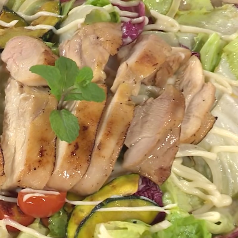 Bước 6 Trộn salad Salad bí đỏ thịt gà nướng