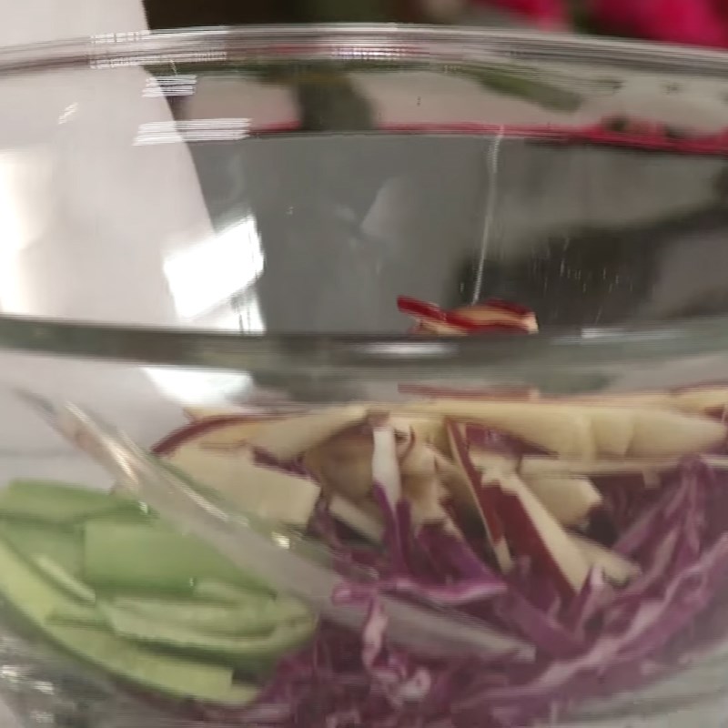 Bước 4 Trộn salad Salad táo với tôm