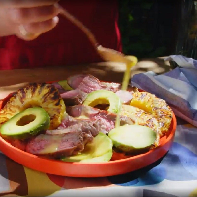 Bước 4 Trộn salad Salad bơ dứa thịt bò bít tết