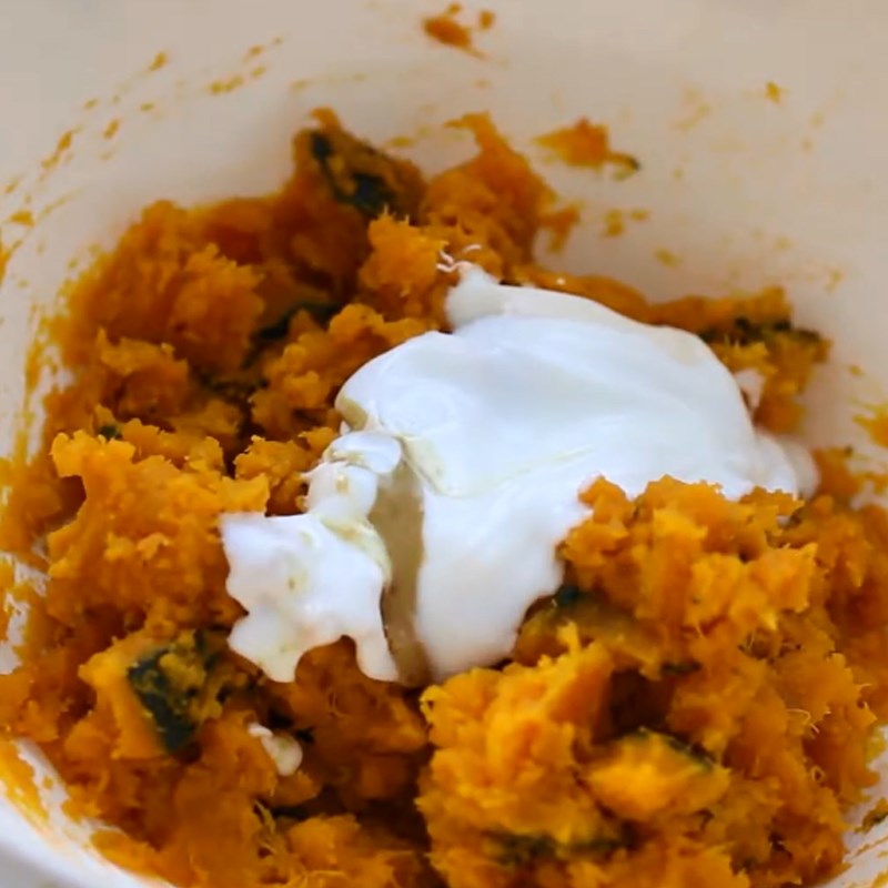 Bước 3 Trộn salad Salad bí đỏ nghiền