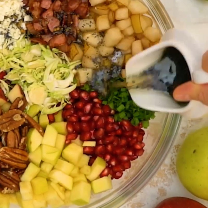 Bước 3 Trộn salad Salad bắp cải tí hon trái cây
