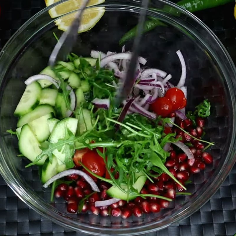 Bước 3 Trộn salad Rocket salad dưa leo lựu