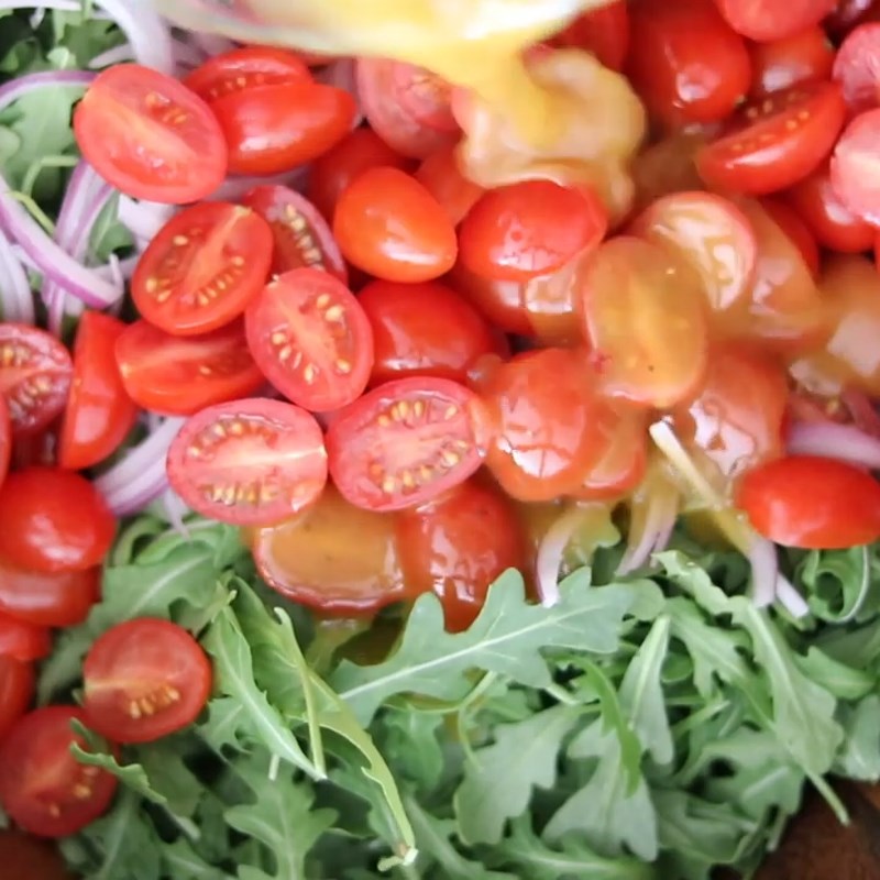 Bước 3 Trộn salad Rocket salad cà chua bơ