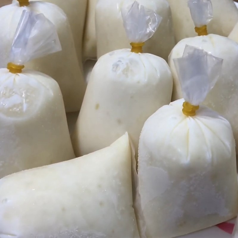 Bước 3 Trộn sữa chanh muối và đong vào túi Kem chanh muối
