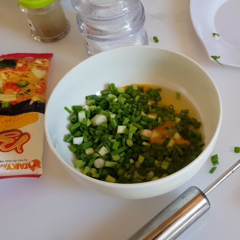 Bước 2 Trộn trứng Đậu hũ chiên trứng