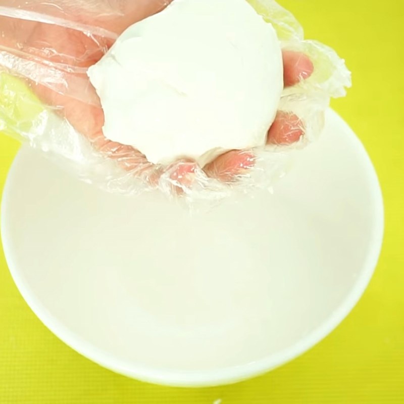 Bước 1 Trộn và nhào bột Bánh gạo nhân phô mai lát
