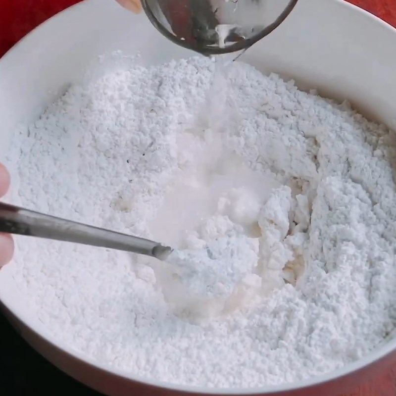 Bước 1 Trộn và nhồi bột Bánh gạo nhân phô mai mozzarella