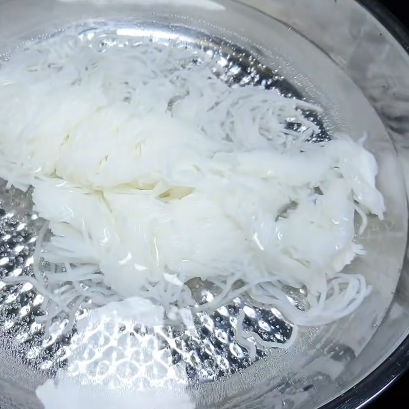 Bước 4 Trụng bún Bún cá mòi hộp