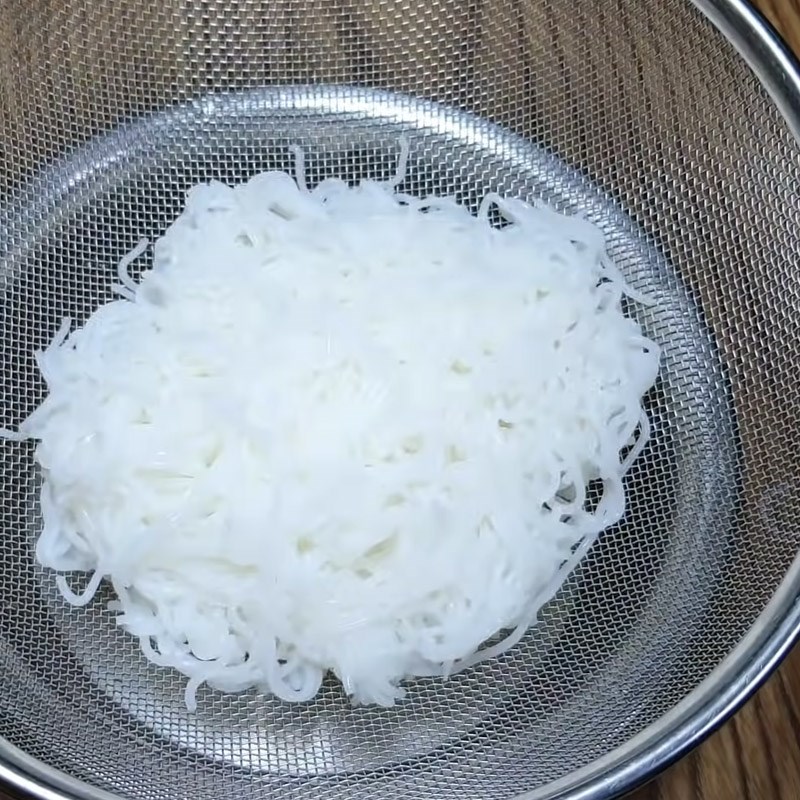 Bước 4 Trụng bún Bún cá mòi hộp