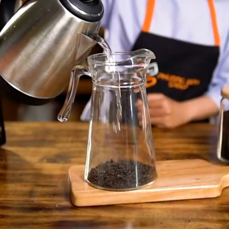 Bước 1 Ủ trà Trà sữa dưa lưới pudding