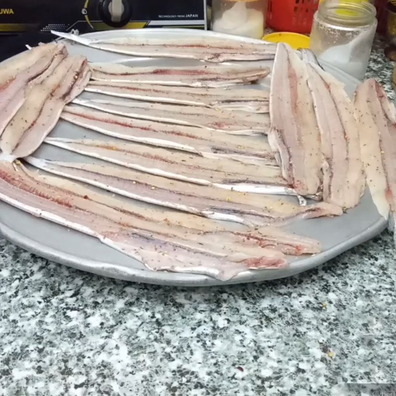 Bước 2 Ướp cá Khô cá hố