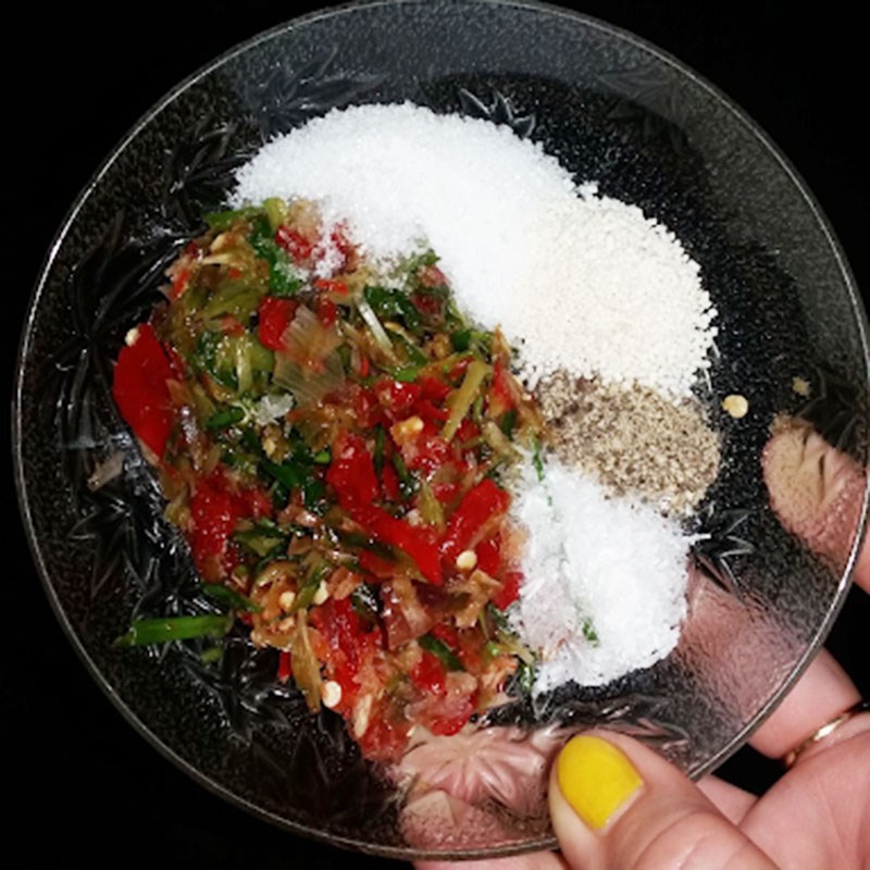 Bước 2 Ướp cá Cá thu Nhật - cá saba kho măng le
