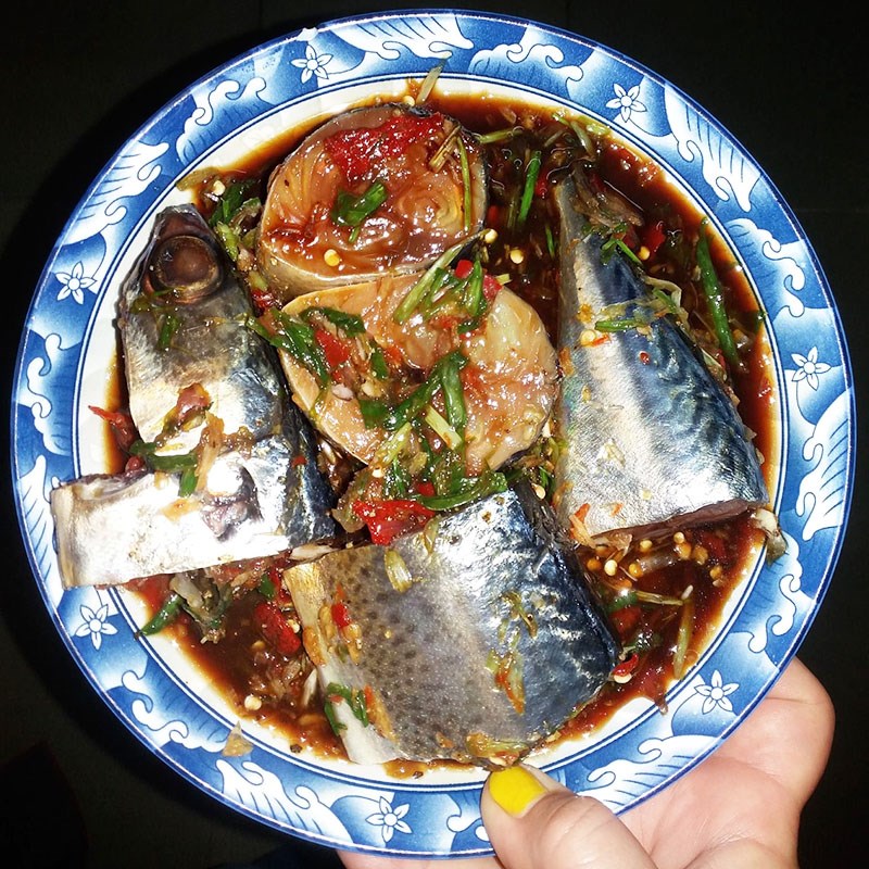 Bước 2 Ướp cá Cá thu Nhật - cá saba kho măng le