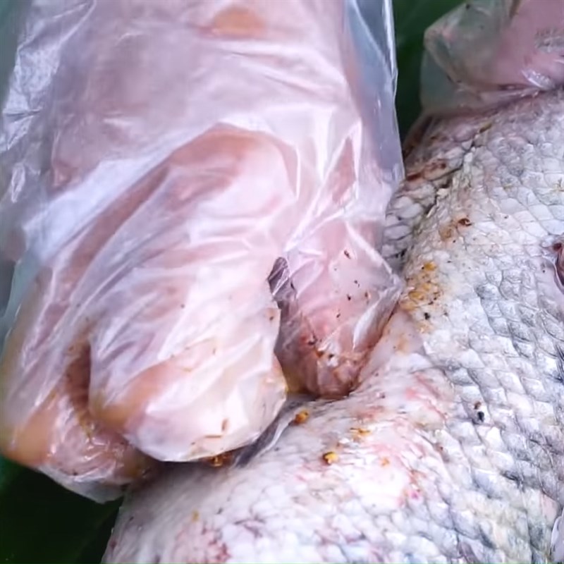Bước 2 Ướp cá lóc Cá lóc nướng muối tuyết
