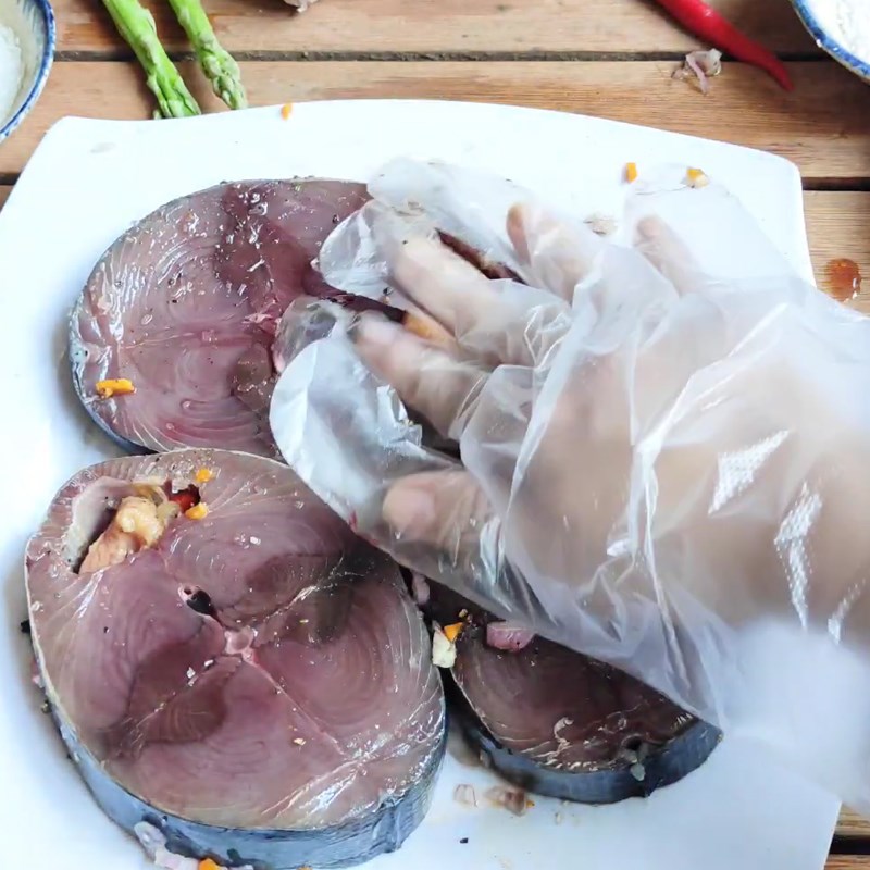Bước 2 Ướp cá ngừ Bún cá ngừ Quy Nhơn