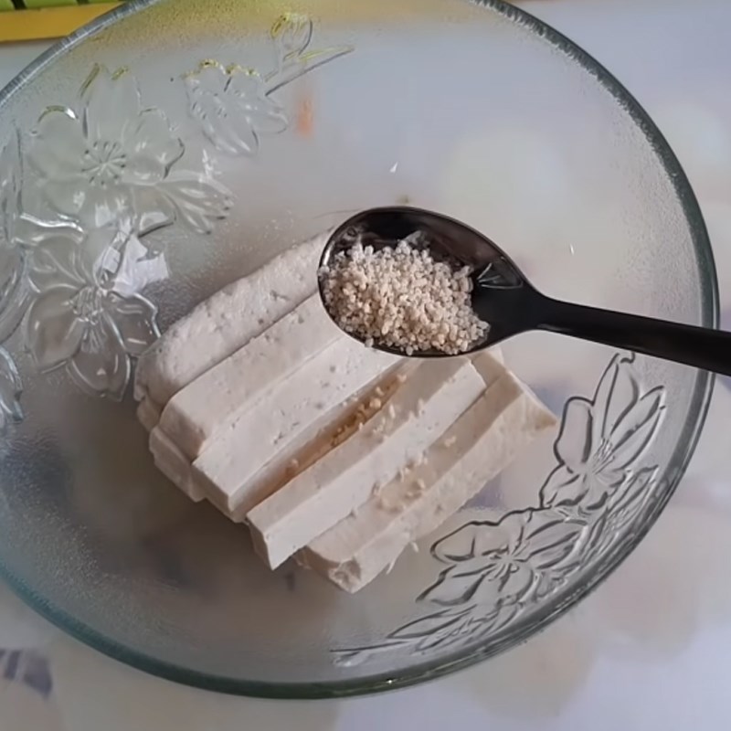 Bước 2 Ướp đậu hũ Đậu hũ chiên xù rong biển