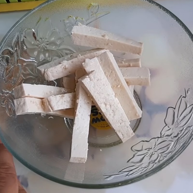 Bước 2 Ướp đậu hũ Đậu hũ chiên xù rong biển