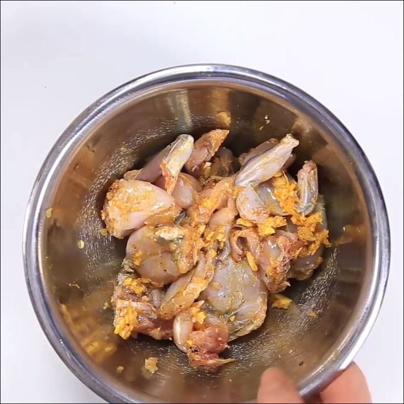 Bước 2 Ướp ếch Ếch xào lá tía tô