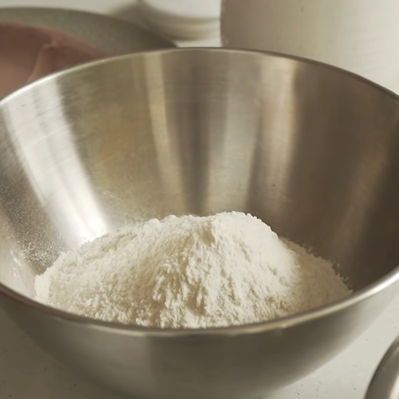 Bước 2 Nhúng bột và chiên gà Ức gà nướng phủ phô mai