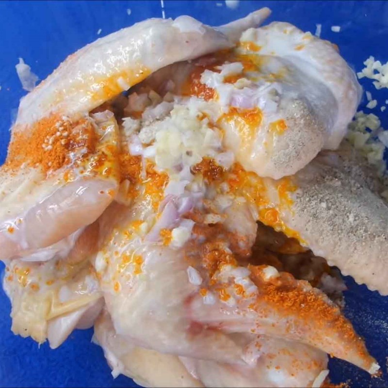 Bước 3 Ướp gà Xôi gà chiên bơ